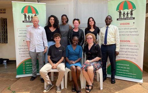 En Ruanda y Uganda nos proponemos apoyar a 1000 personas con albinismo