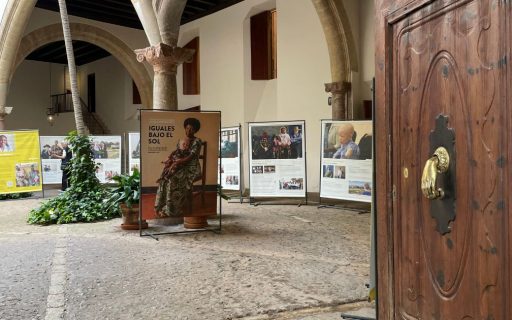 “Iguales bajo el sol”: una exposición que da voz a las personas con albinismo en África