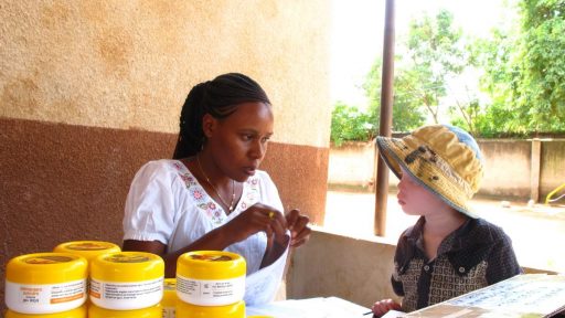 La OMS reconoce la crema solar como medicamento esencial: un avance histórico para las personas con albinismo